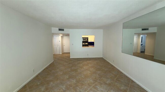 Photo - 251 S Cypress Rd Unidad 127