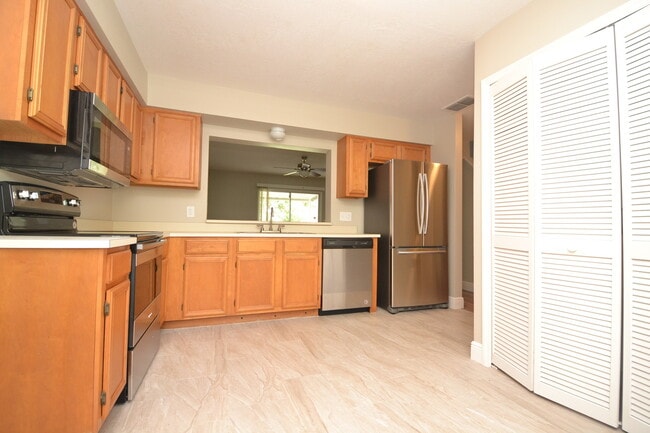 Photo - Beautiful 2/2.5 Winter Springs Townhome ~ Newer Paint & Flooring ~ End Unit with Pond View!