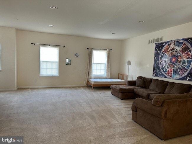 Photo - 103 Russell Ln