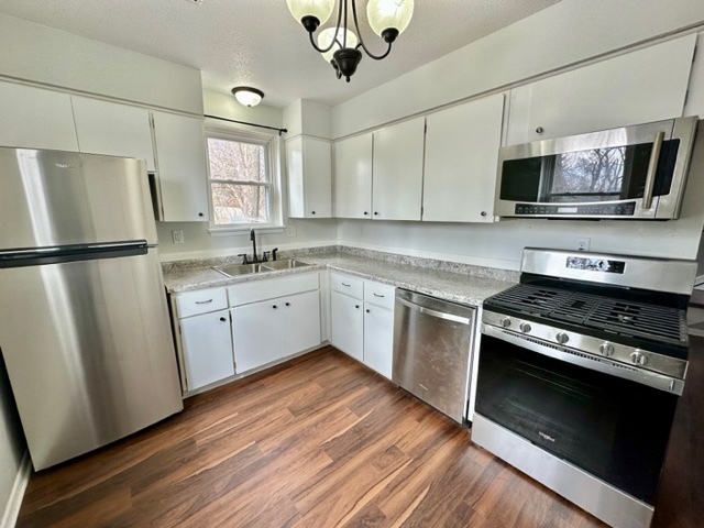 Kitchen - 6806 Urbandale Ave Townhome