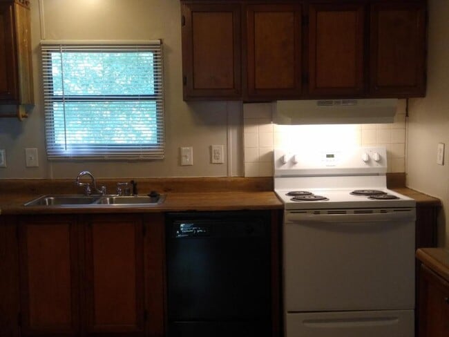 Photo - 107 Oak View Dr