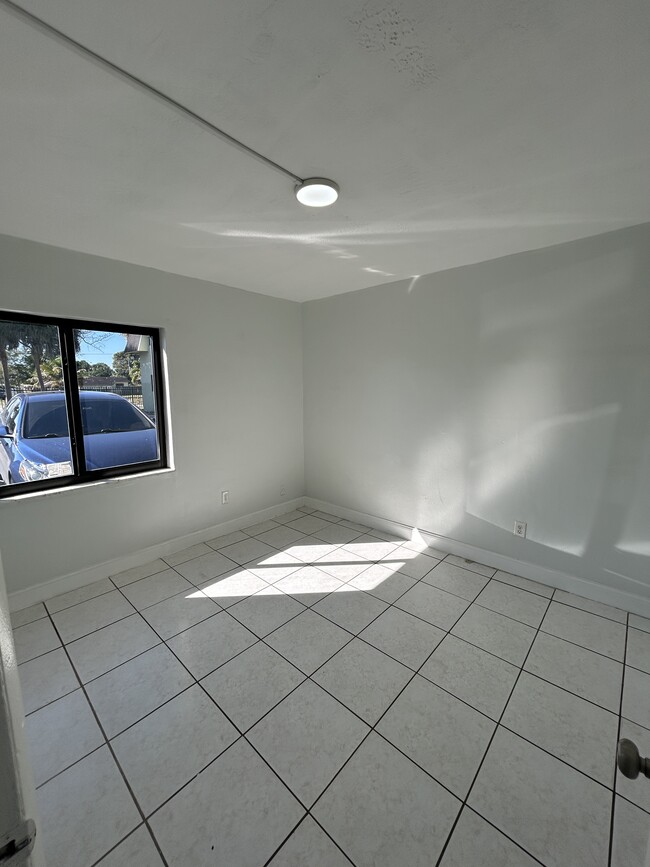 Photo - WEJ 13550 LLC - 18255 Unidad 3