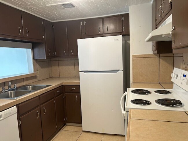 Bowmanor Garden Apartments