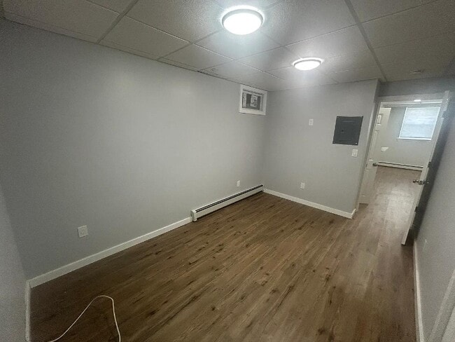 Building Photo - 16 River St