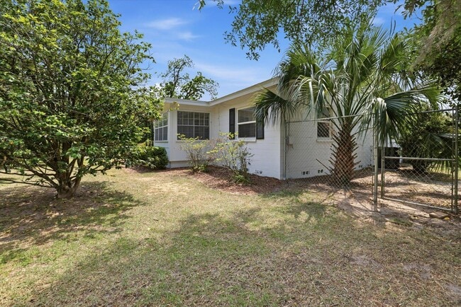 Photo - 219 W 7th Ave