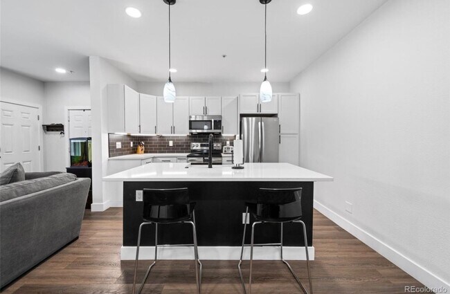 Photo - Bright 1 Bed Condo with Fitness Center & Prime Superior Location