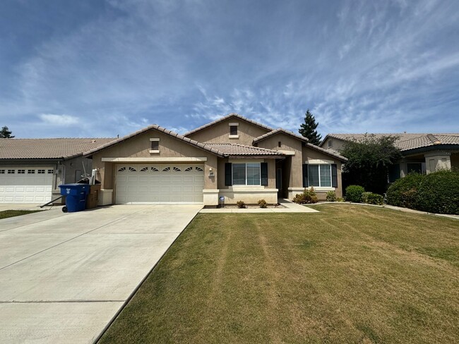 Beautiful four bedroom! - Beautiful four bedroom! House