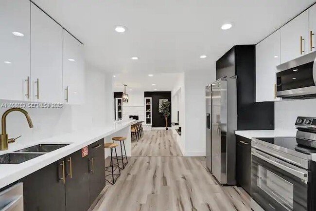 2100 SW 28th Way