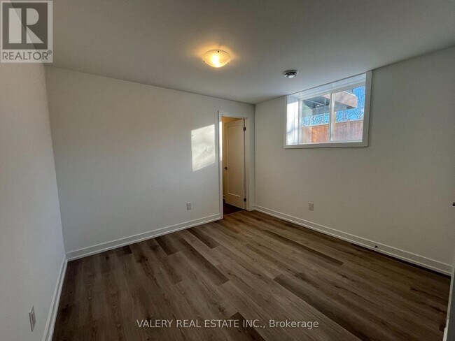 Photo - 514 - 4263 FOURTH AVENUE