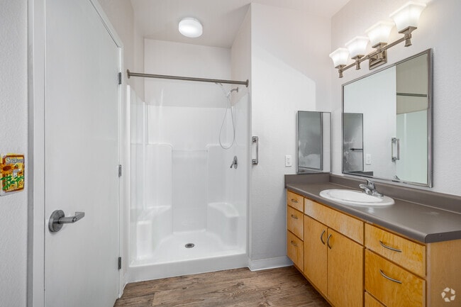 2 habitaciones, 1 baño - 880 pies cuadrados - Baño