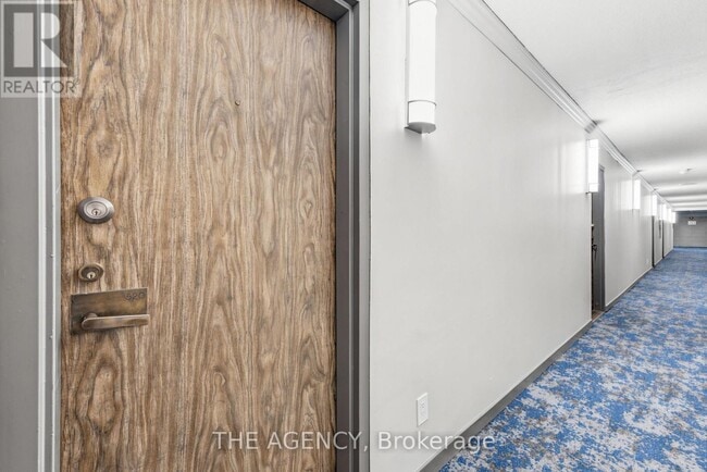 Photo - 2350 Dundas St W Unit 520A