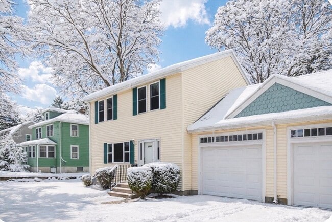 Photo - 1083 Main St