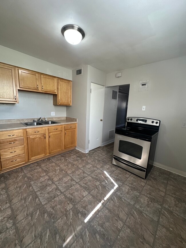 Photo - Race Street Apartments