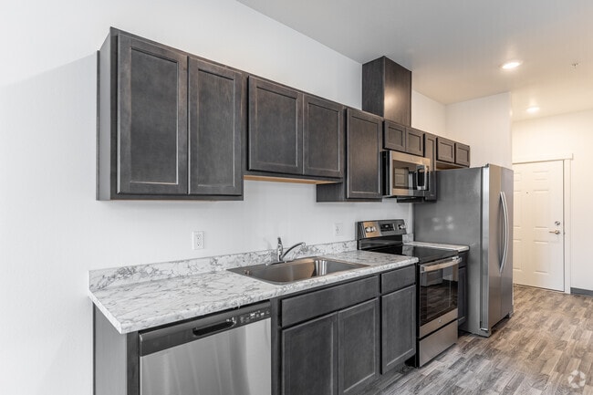 0BR, 1BA - 599SF