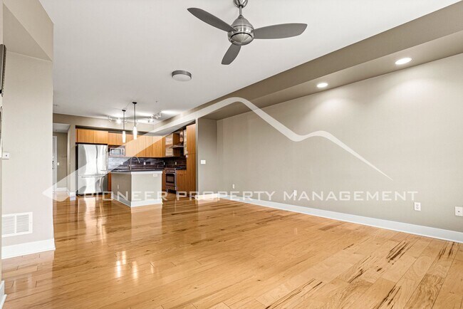 Photo - Gorgeous Condo with Mountain Views and Washer/Dryer Unidad 602