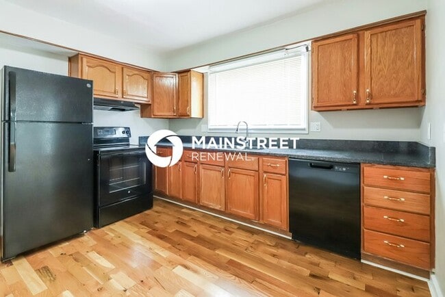 Photo - 3 Bedroom Pet-Friendly Home in Belton, MO with Main Street Renewal