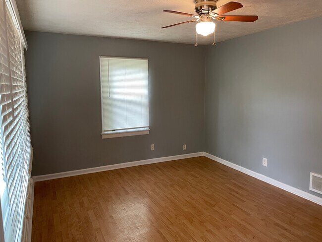 Photo - 13100 Meadowlawn Dr