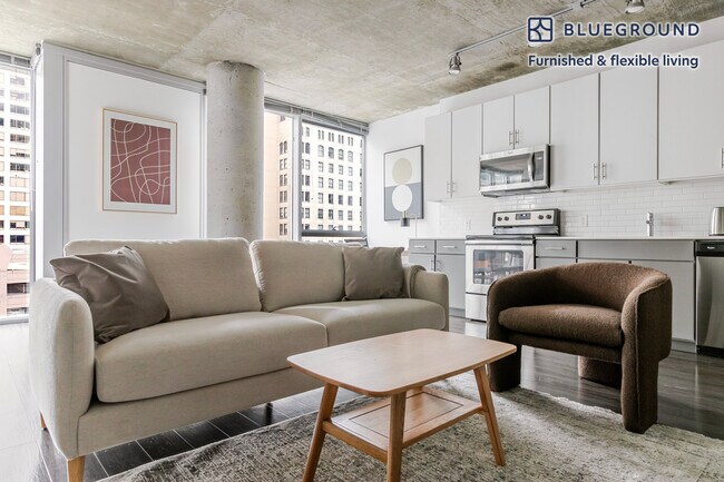 Photo - 215 W Lake St Unidad FL17-ID1330