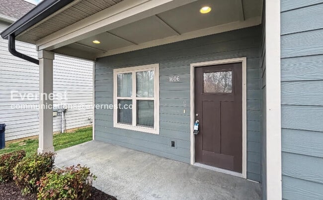 Photo - Spacious 3 Bed, 2.5 Bath Home with 2 Car Garage