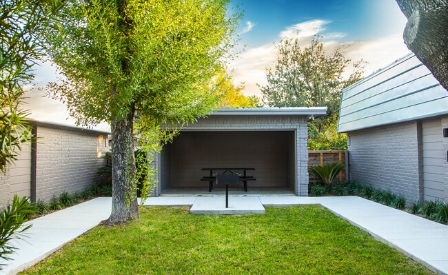 Photo - 1407 W Nolana Ave Unidad 2