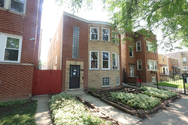 Photo - 2839 N Austin Ave