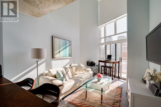 Photo - 255 Richmond St E Unit 824