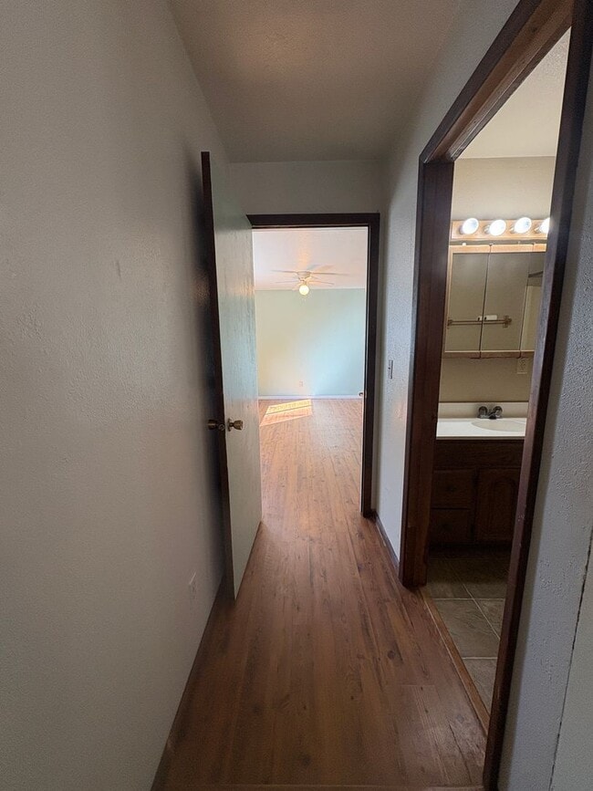 1130 Howard Ave Unit 1130 1/2 Howard