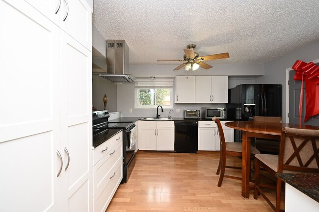 Photo - 13102 Richmond Ave