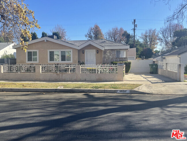 Building Photo - 6850 Balcom Ave Rental