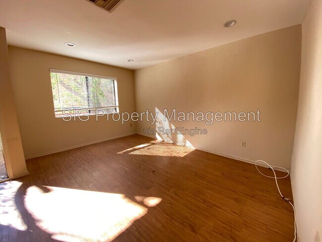 Photo - 10318 Commerce Ave