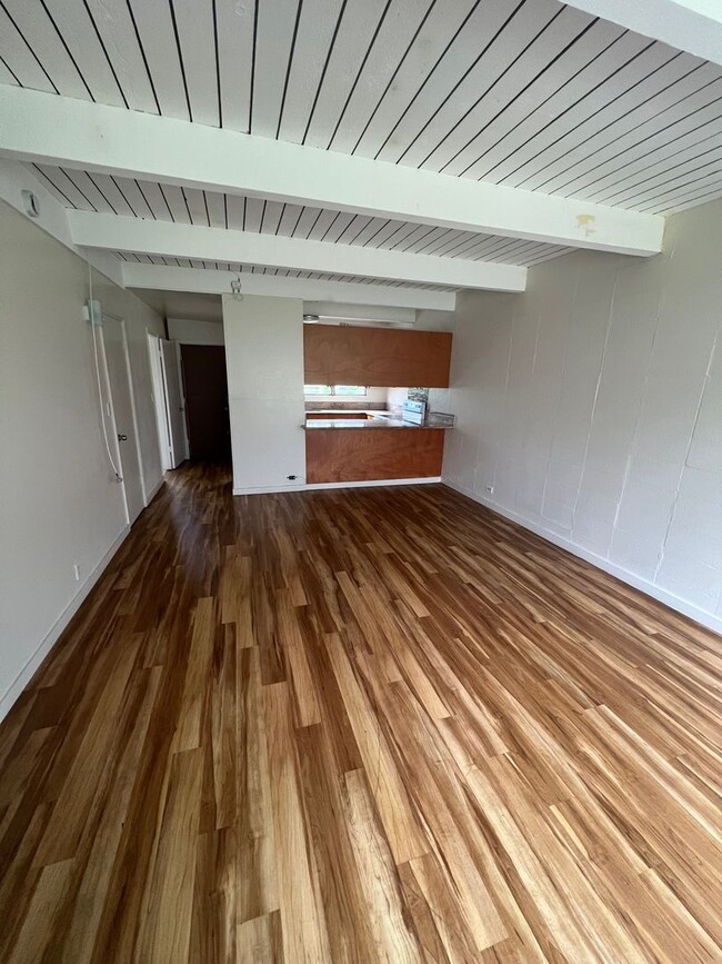 Building Photo - 2-bed 2-bath 1- parking Tropic Gardens Town House for rent!