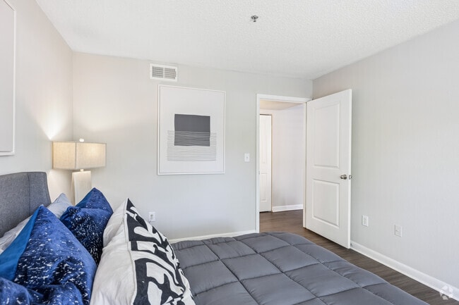 1BR, 1BA - 704SF - Bedroom