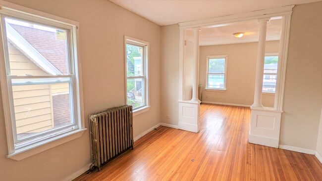 Building Photo - 395 Livingston Ave Unit 2 Rental