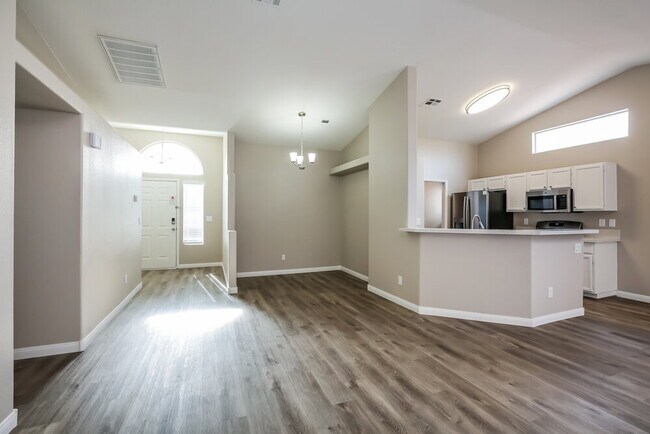 Photo - 1604 Watercreek Dr