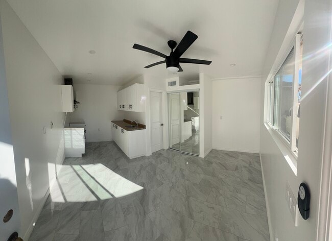 Building Photo - 5149 Arlington Ave