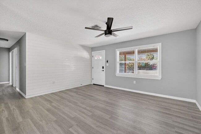 Photo - Move-In Ready 3 Bedroom Home in Tavares with no HOA