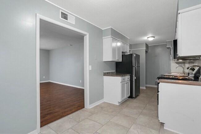 Photo - 8327 Lowell Ave