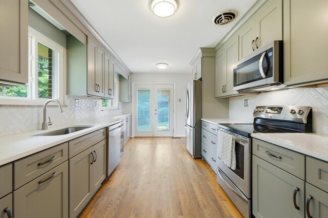 Photo - 205 S Palisades Dr