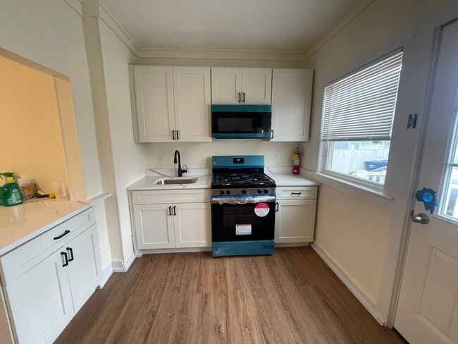 Building Photo - 6 S Water St Unit #C