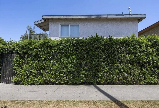 11116 S Figueroa St