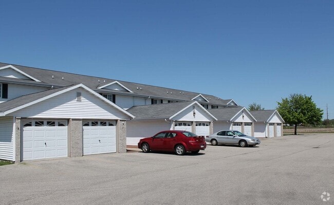 Building Photo - Midvale Townhomes in Janesville with Priva... Unit 2433-7