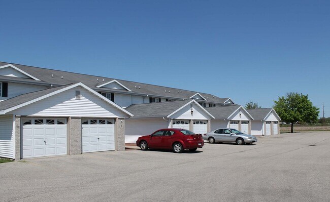 Midvale Townhomes in Janesville with Priva... - Midvale Townhomes in Janesville with Priva... Unidad 2433-7