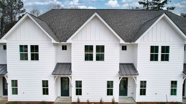 Building Photo - Charming Two-Level Home in The Village - COMING SOON!