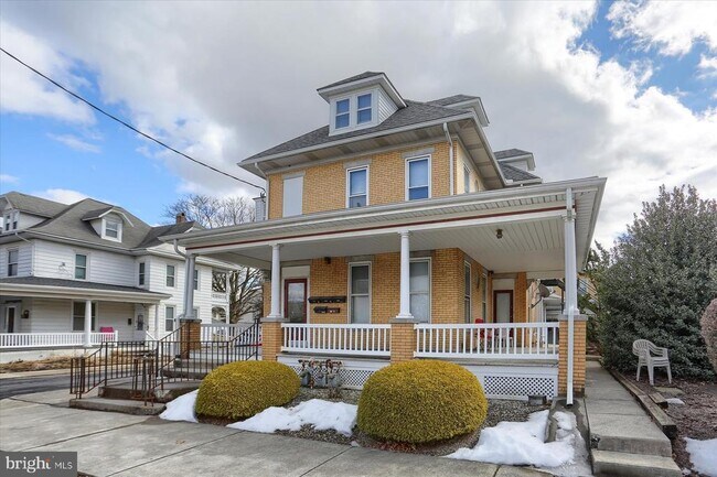 50 E Maple St Unit 3