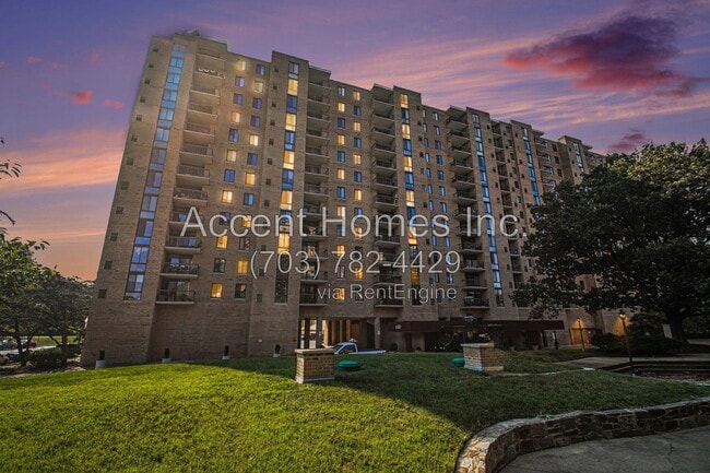 Building Photo - 4500 S Four Mile Run Dr Unit Apartment 608