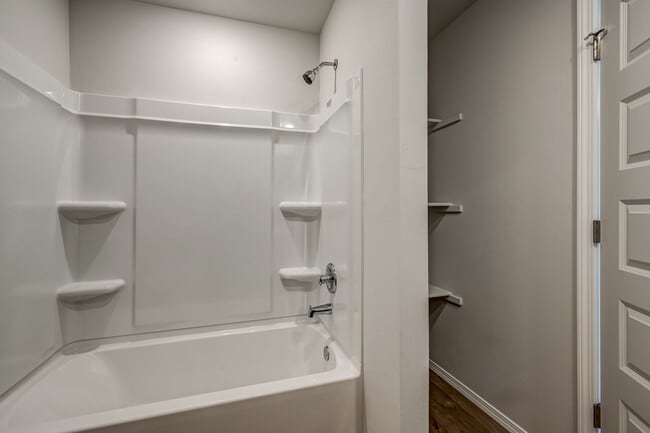 Photo - 4 Bedroom NEW Construction!!! Large Lot