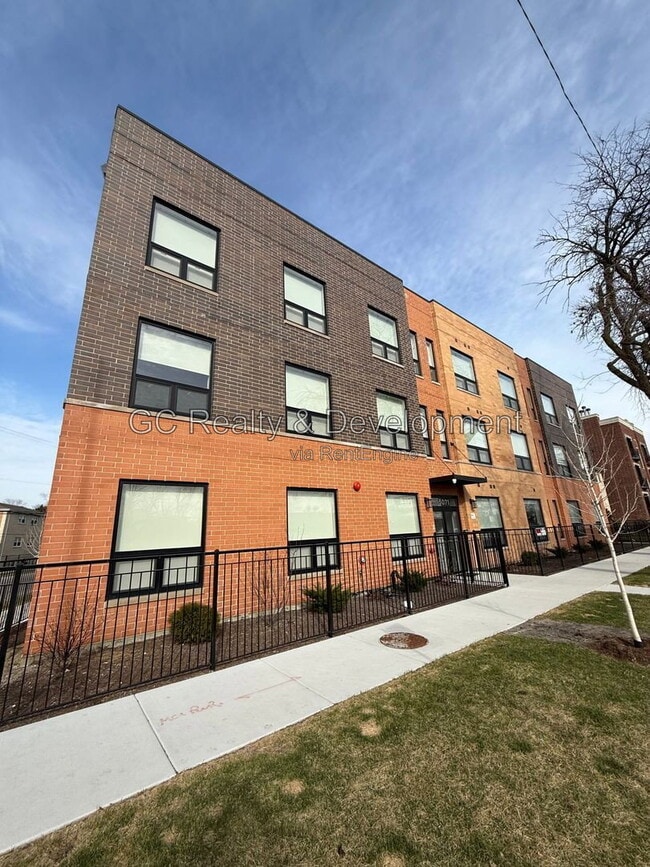 Building Photo - 5071 N Northwest Hwy Unit 305