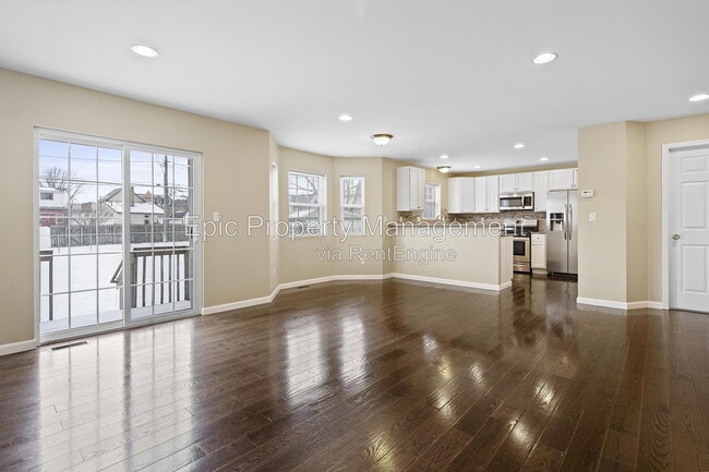 Photo - 438 Elm St