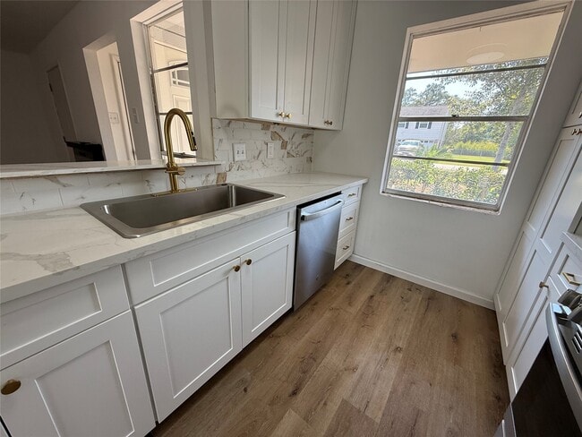 Photo - 622 Bradley St