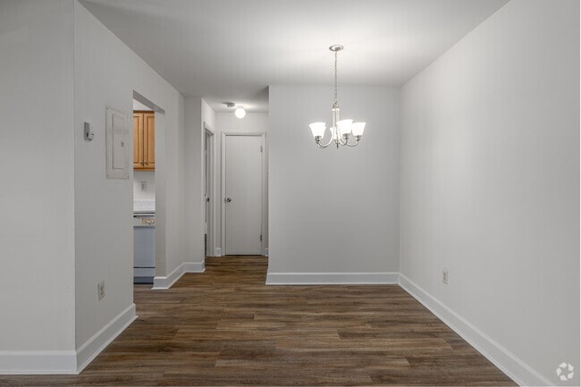 1BR, 1BA - 563SF - Dining Room